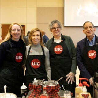 UIC faculty and staff enjoyed hot chocolate with Chancellor Marie Lynn Miranda during special events Dec. 3 and 5 at Student Center East and Student Center West.
Photos by Jenny Fontaine UIC faculty and staff enjoyed hot chocolate with Chancellor Marie Lynn Miranda during special events Dec. 3 and 5 at Student Center East and Student Center West. Photos by Jenny Fontaine