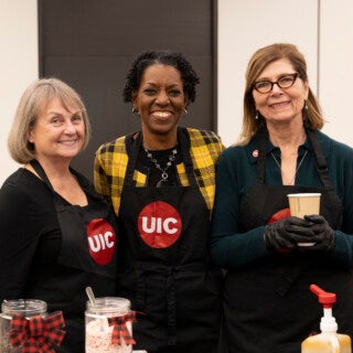 UIC faculty and staff enjoyed hot chocolate with Chancellor Marie Lynn Miranda during special events Dec. 3 and 5 at Student Center East and Student Center West.
Photos by Jenny Fontaine UIC faculty and staff enjoyed hot chocolate with Chancellor Marie Lynn Miranda during special events Dec. 3 and 5 at Student Center East and Student Center West. Photos by Jenny Fontaine